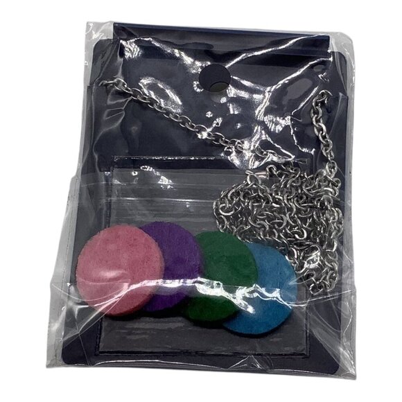 Aromatherapy Essential Oil Diffuser Hollow Flower Locket Necklace With Felt Pads - Picture 2 of 9